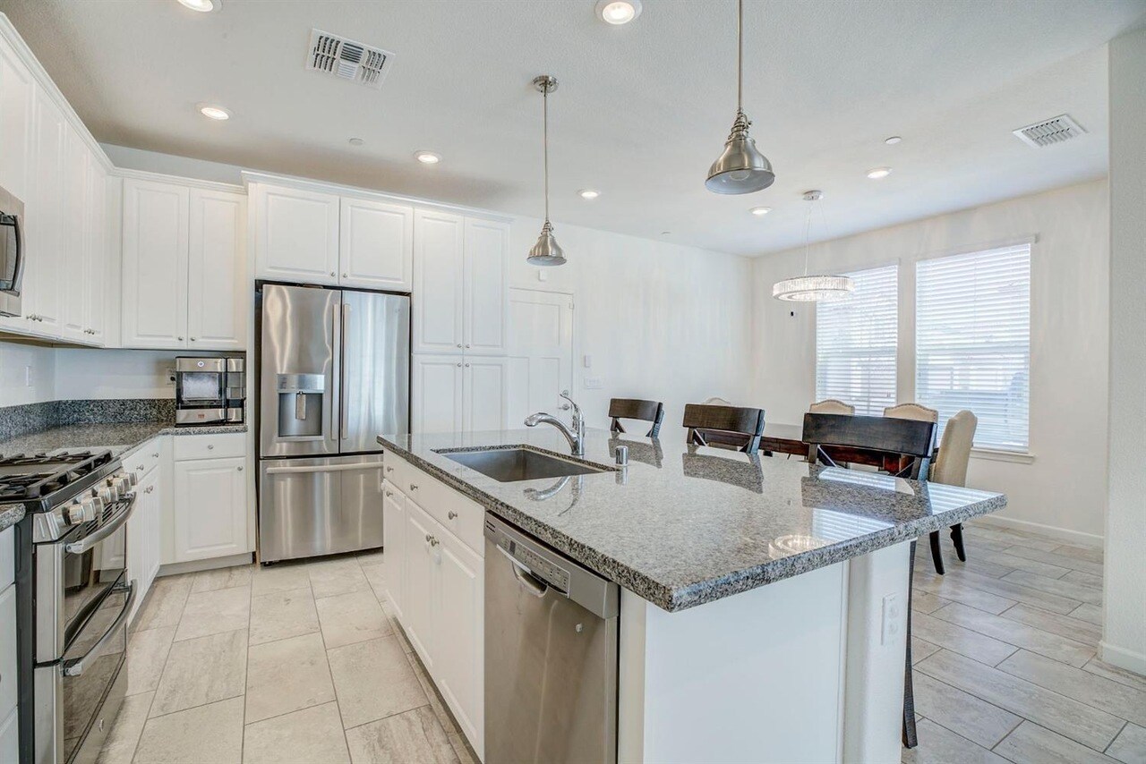 Building Photo - 4008 Gunnar Dr