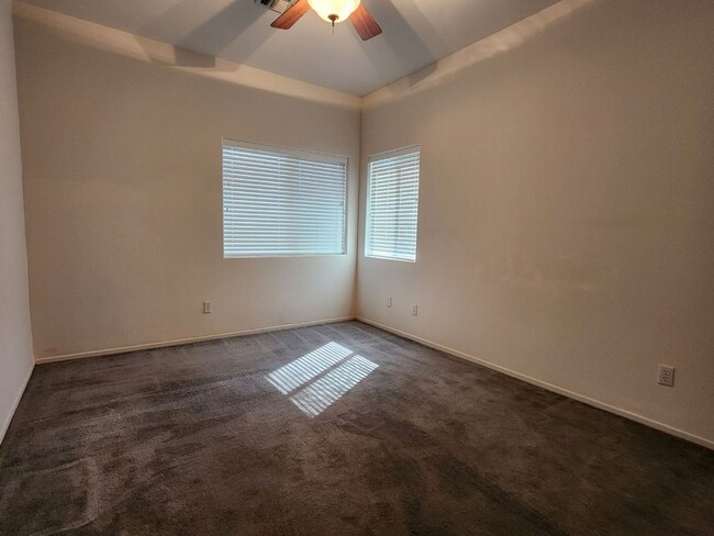 Building Photo - SINGLE STORY TOWNHOME FOR RENT