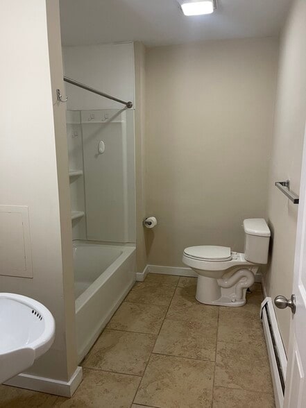 Building Photo - 684 Bennett St