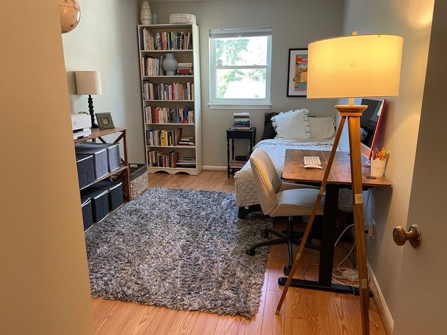 Building Photo - 3BD/2.5BA End Unit Townhouse in Hilltop Area!!