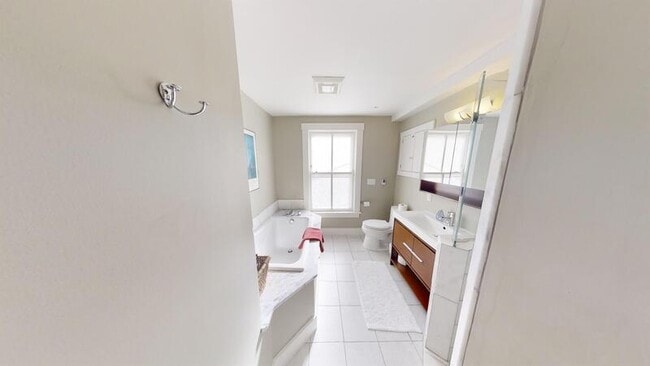 Building Photo - 618 S Ashley St