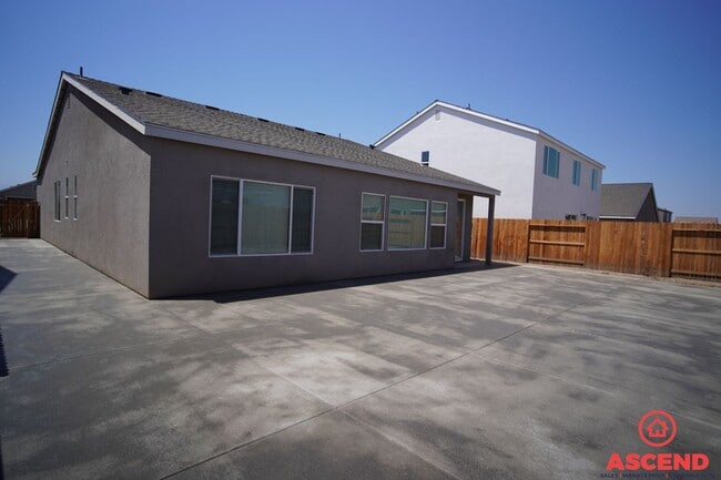 Building Photo - Beautiful New Home Off Gosford and McCutchen!