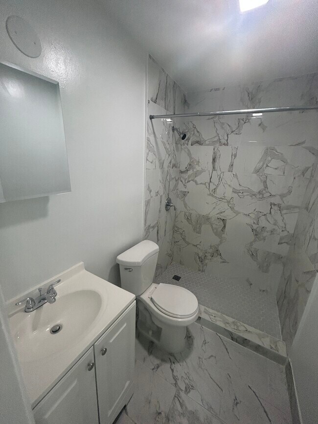 Building Photo - 7511 Venetian St