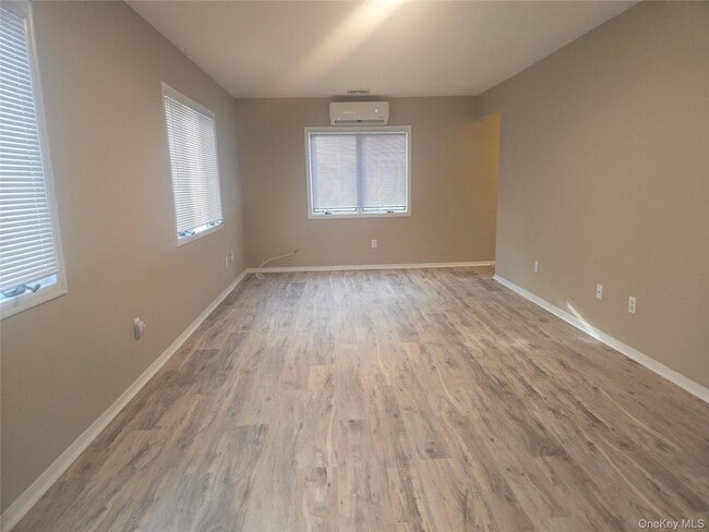 Building Photo - 19 Cardinal Ln