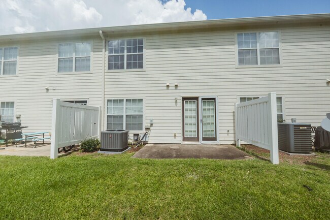Building Photo - 526 Wingspan Way