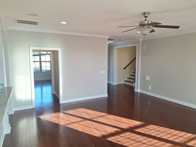 Building Photo - MARCH MOVE IN SPECIAL - $300 off FIRST FUL...