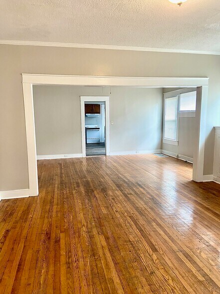 Building Photo - 516 10th Ct S