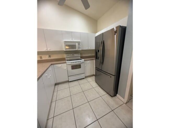 Building Photo - AVAILABLE NOW!!!!  3 Bedroom 2 bath 1 car ...