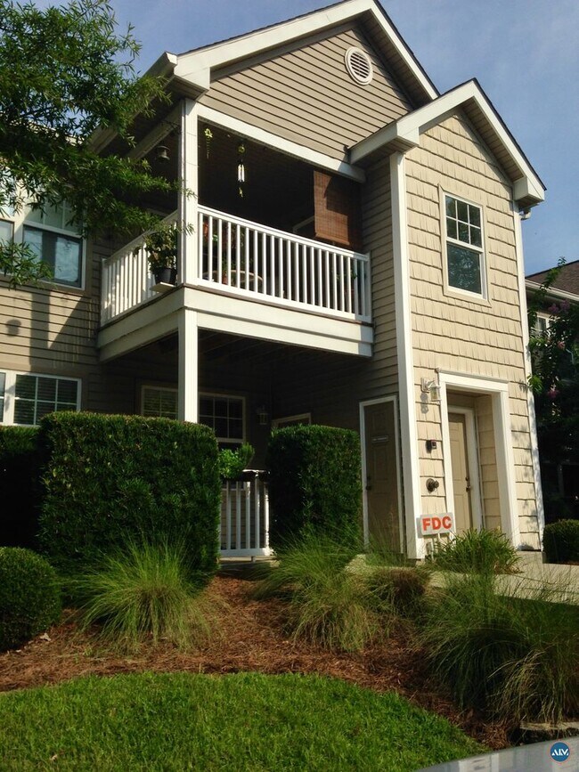 Building Photo - First Floor 2BR 2BA North End Summerfield $2,200  - Available June 18