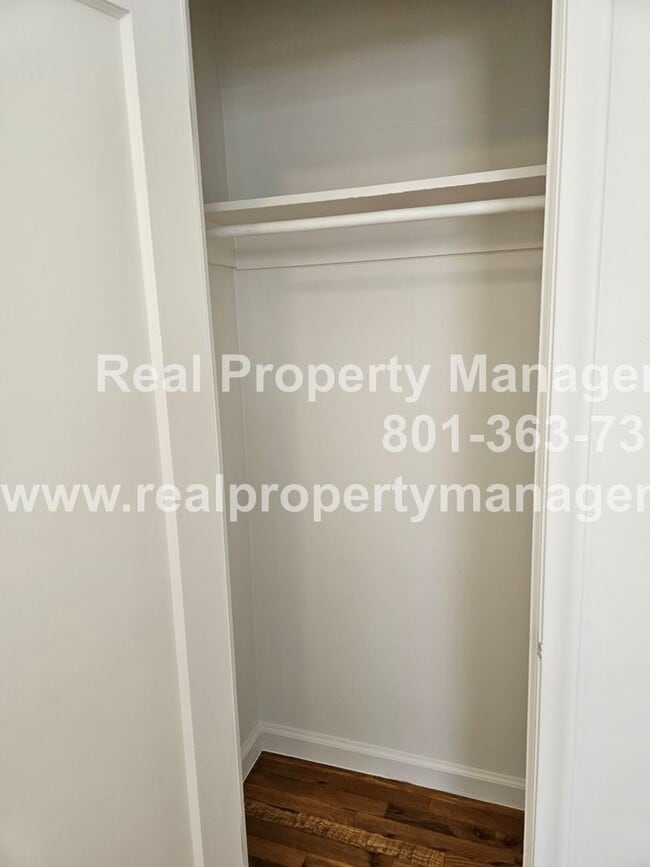 Building Photo - Check Out This 4 Bedroom 2 Bathroom Home in Salt Lake City!