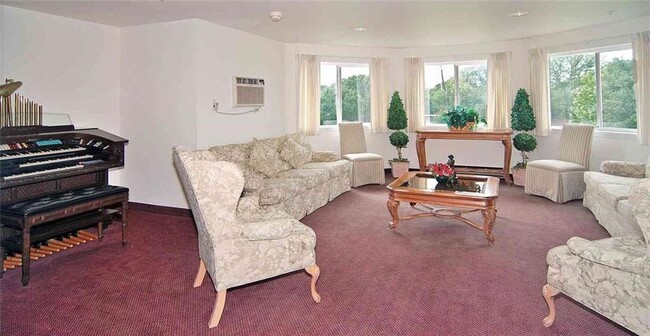 Building Photo - 3362 Forest Ln