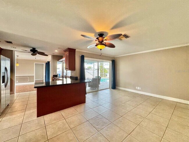 Building Photo - 6316 Lake Sunrise Dr