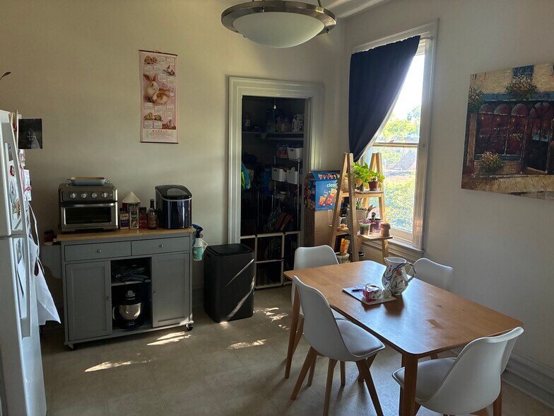 eat in kitchen - 447-1 S Atlantic Ave