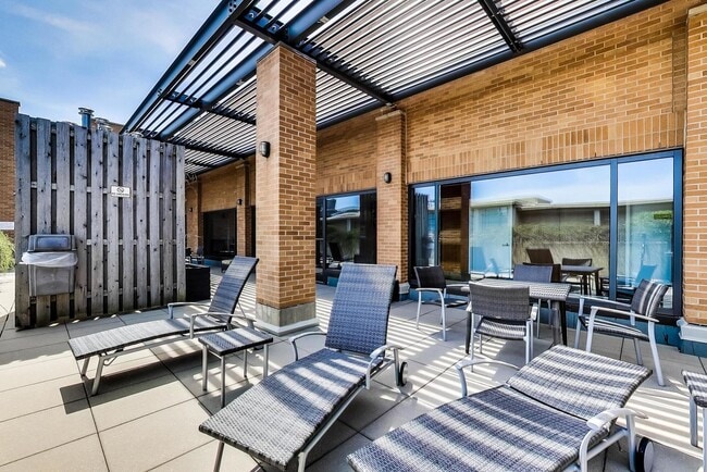 Building Photo - 520 S State St