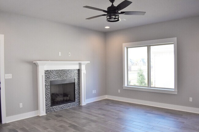 Building Photo - Luxurious 4 Bedroom, 3.5 Bathroom Home In Fayetteville, AR