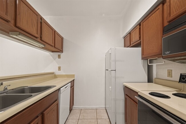 Building Photo - 2121 El Paseo St