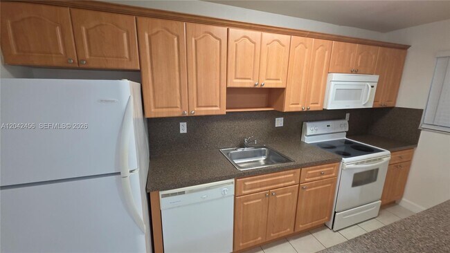 Building Photo - 5839 SW 74th Terrace