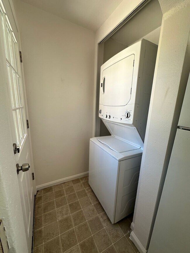 Building Photo - 345 N 300 W