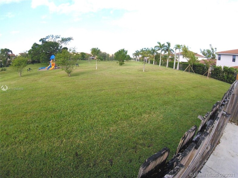 Building Photo - 990 NW 99th Ct