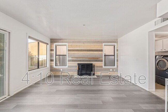 Building Photo - 1531 E Vaughn Ave