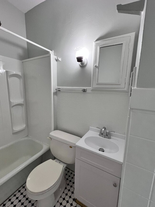 Building Photo - 132 Jay St