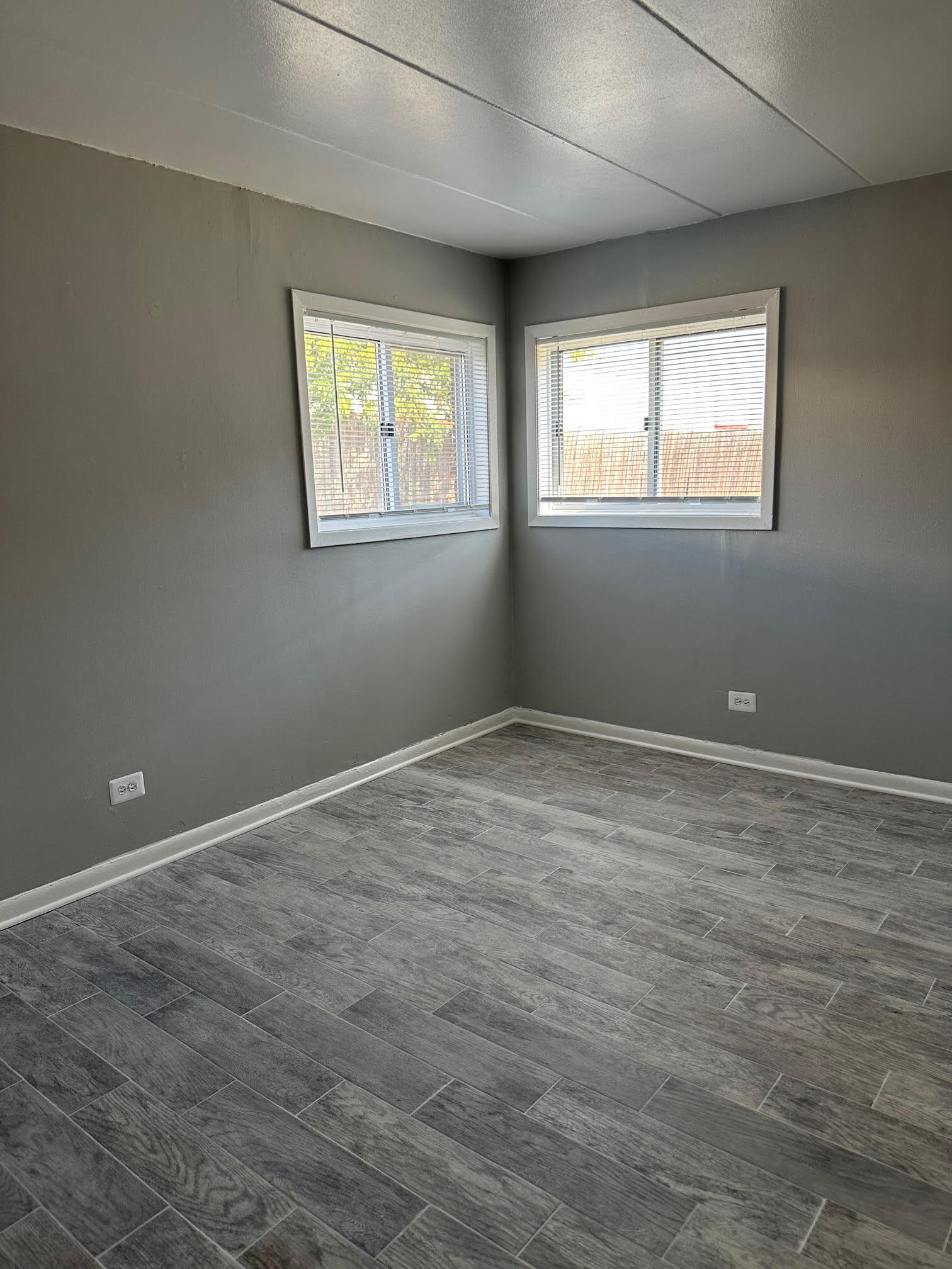 Building Photo - 1400 Carol St