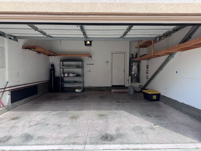 Building Photo - Beautiful 3 Bedroom, 2 1/2 Bath Condo, In Riverside