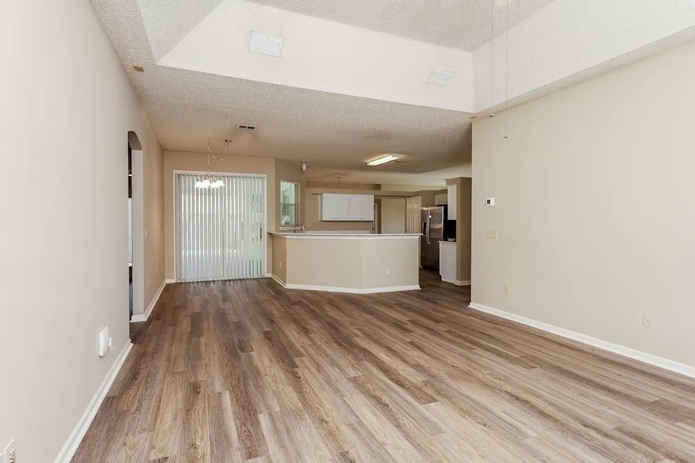 Building Photo - 11836 Lake Fern Dr