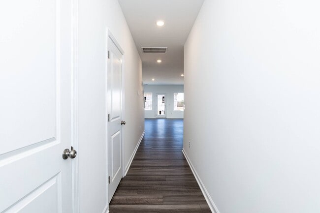 Building Photo - Brand New Townhome!