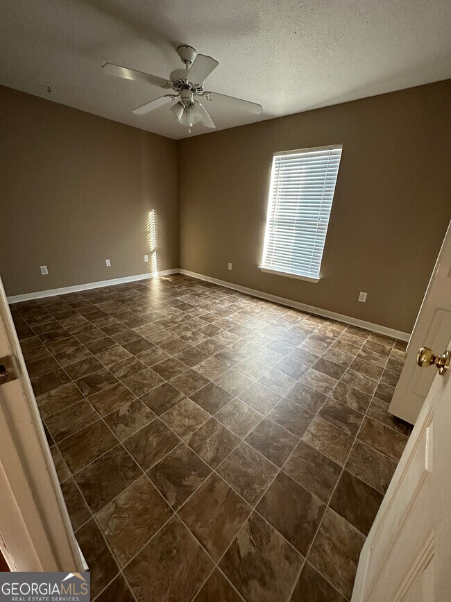 Building Photo - 22 Robins Ct