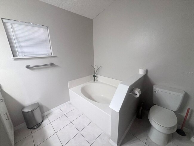 Building Photo - Poinciana Home