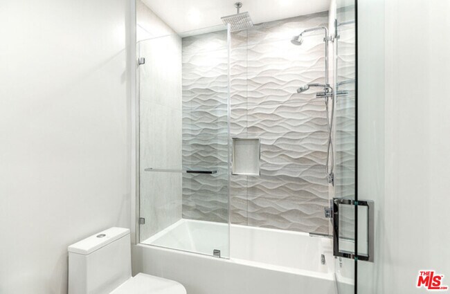 Building Photo - 2122 Castle Heights Ave