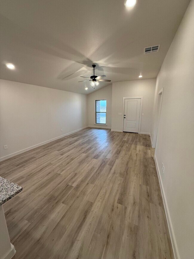 Building Photo - 1315 N Chicago Ave