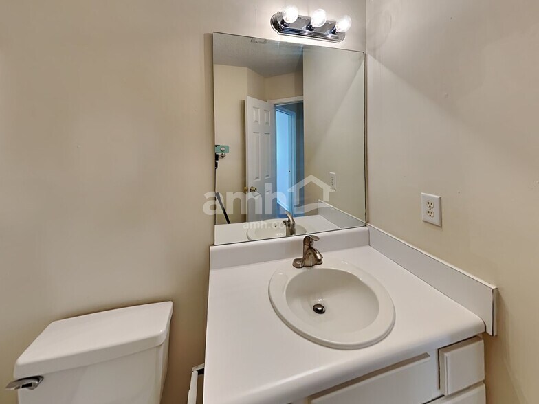 Building Photo - 4098 Amberly Ct