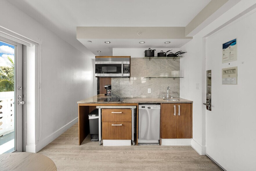 Building Photo - 1130 Ocean Dr