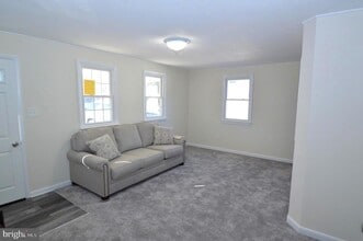 Building Photo - 267 Mott Ave