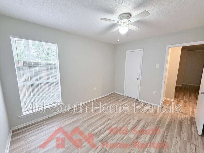 Building Photo - 642 Safari Dr