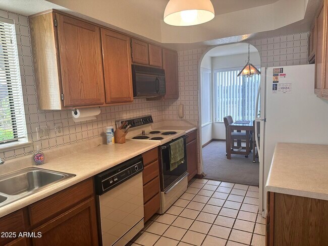 Building Photo - 16615 E Gunsight Dr
