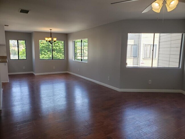 Building Photo - 8338 Woodley Pl