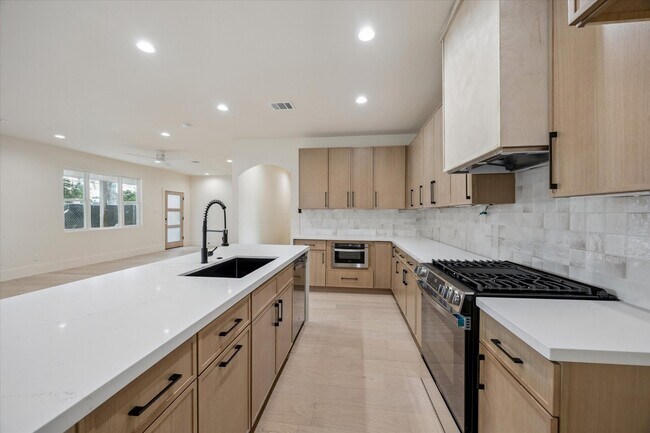 Building Photo - 3709 Brookwoods Dr