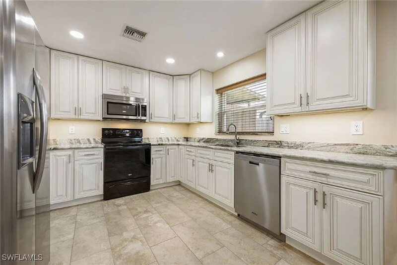 Building Photo - 2115 St Croix Ave