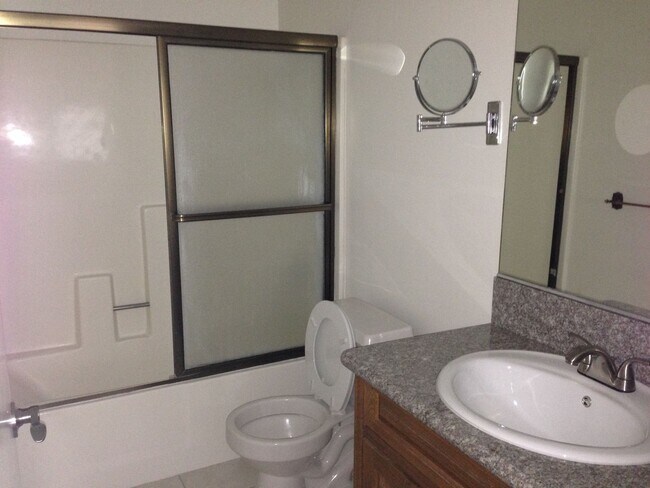 Building Photo - Beautiful CONDO for rent ! Shady Oaks Dr.!!!