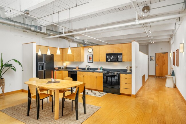 Building Photo - Gorgeous loft in a converted window factor...