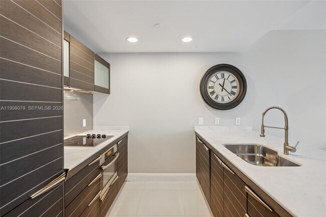 Building Photo - 200 Biscayne Blvd Way