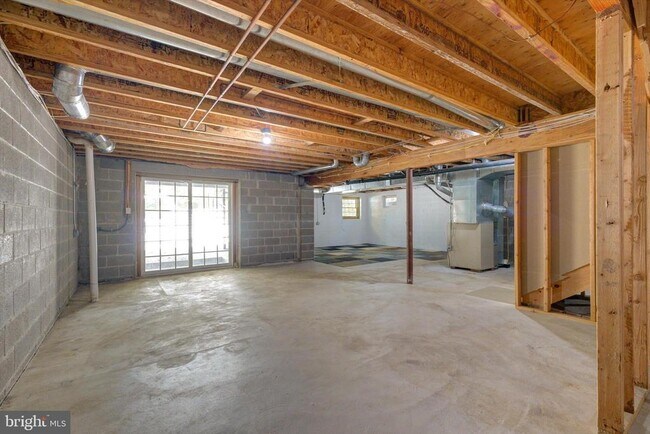 Building Photo - 27 Stonewall Cir