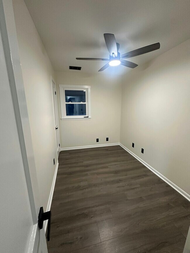 Building Photo - 6128 Red Bank Rd