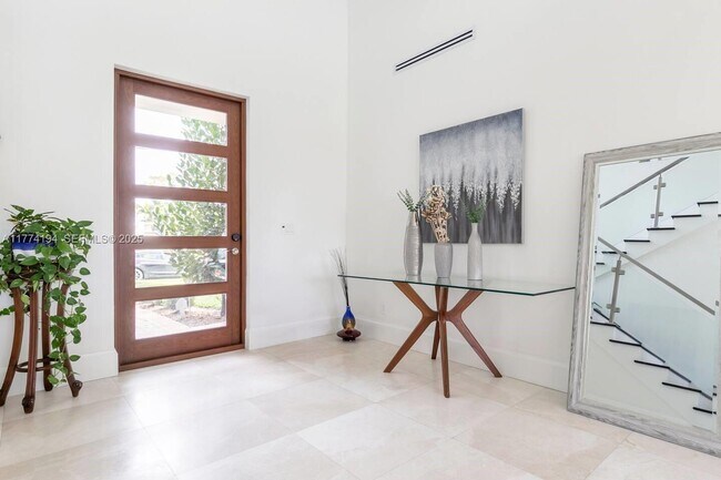 Building Photo - 2809 NE 14th Ave