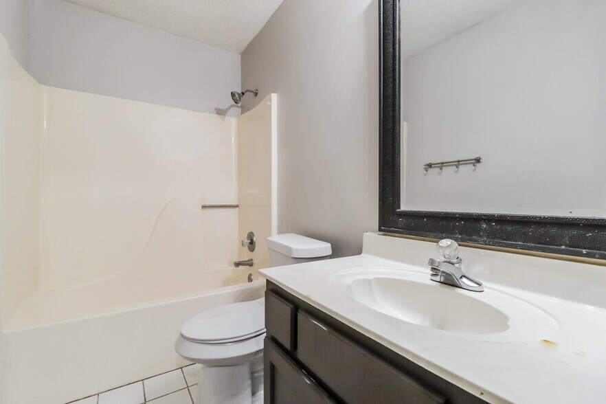 Building Photo - 9309 Garden Woods Cove