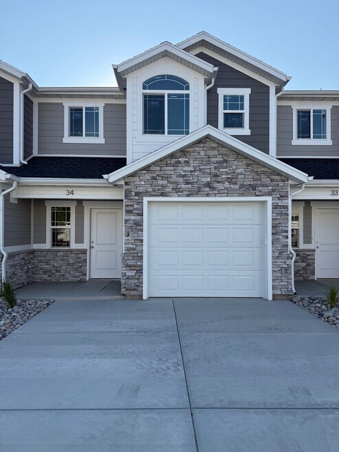 Building Photo - 2070 N 325 E
