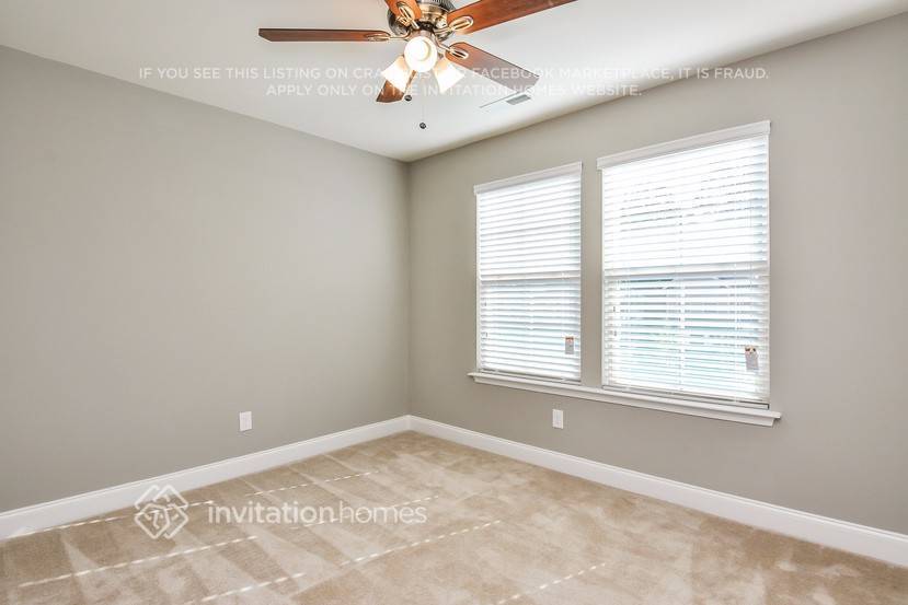 Building Photo - 42 Pearsall Farm Ln